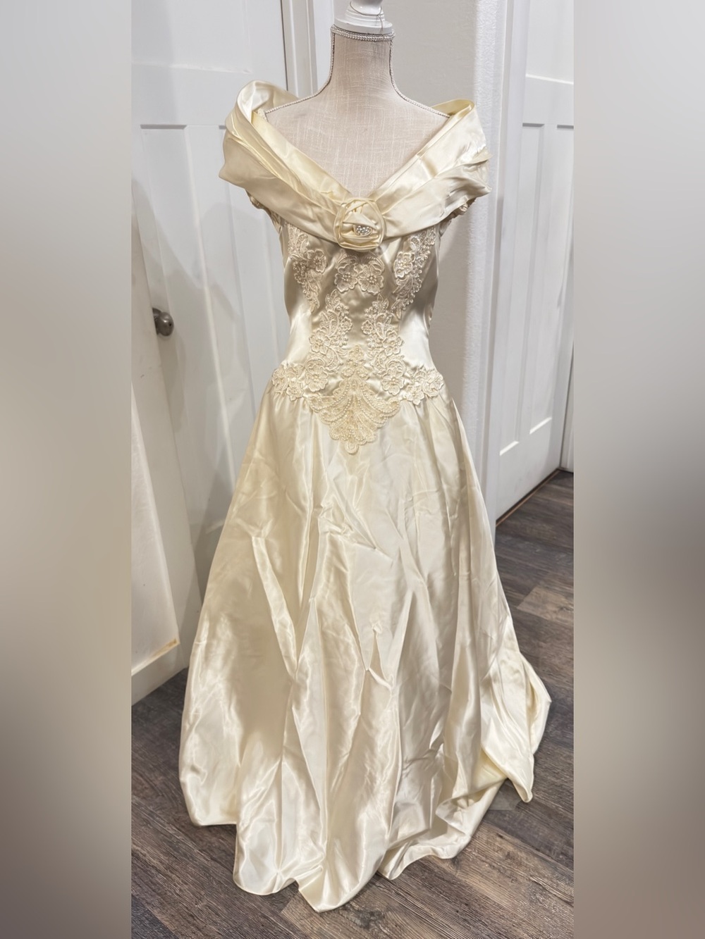 AUTHENTIC VINTAGE 1980s / 1990s LIQUID SATIN WEDDING DRESS